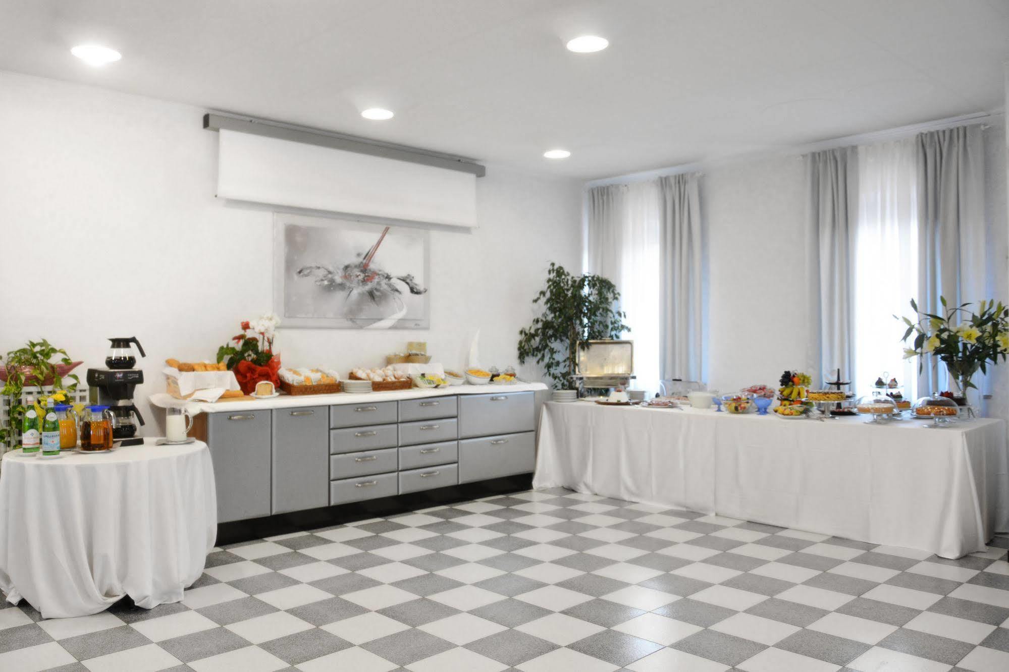 Hotel Oceano Πεσκιέρα ντελ Γκάρντα Εξωτερικό φωτογραφία